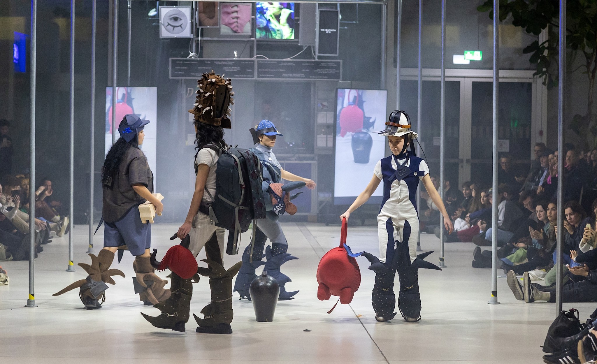 Präsentation der Abschlussarbeit an der Hochschule für Gestaltung und Kunst Basel FHNW (Foto: Nuccio Mastrogiacomo)