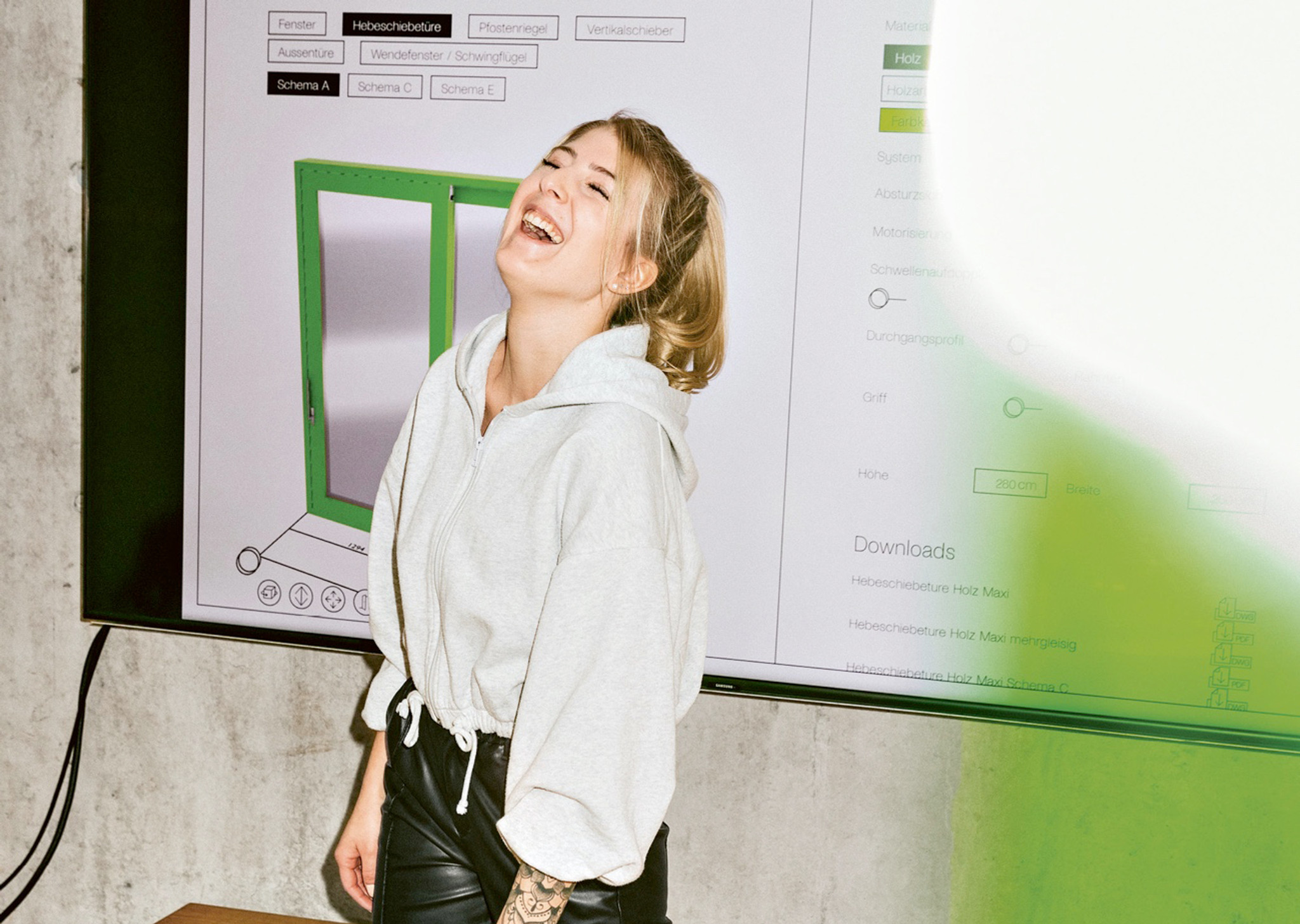 CAD-Planerin Lea Bill hat gut lachen: Der von ihr entwickelte Webkonfigurator zeigt den Kunden, was möglich ist.