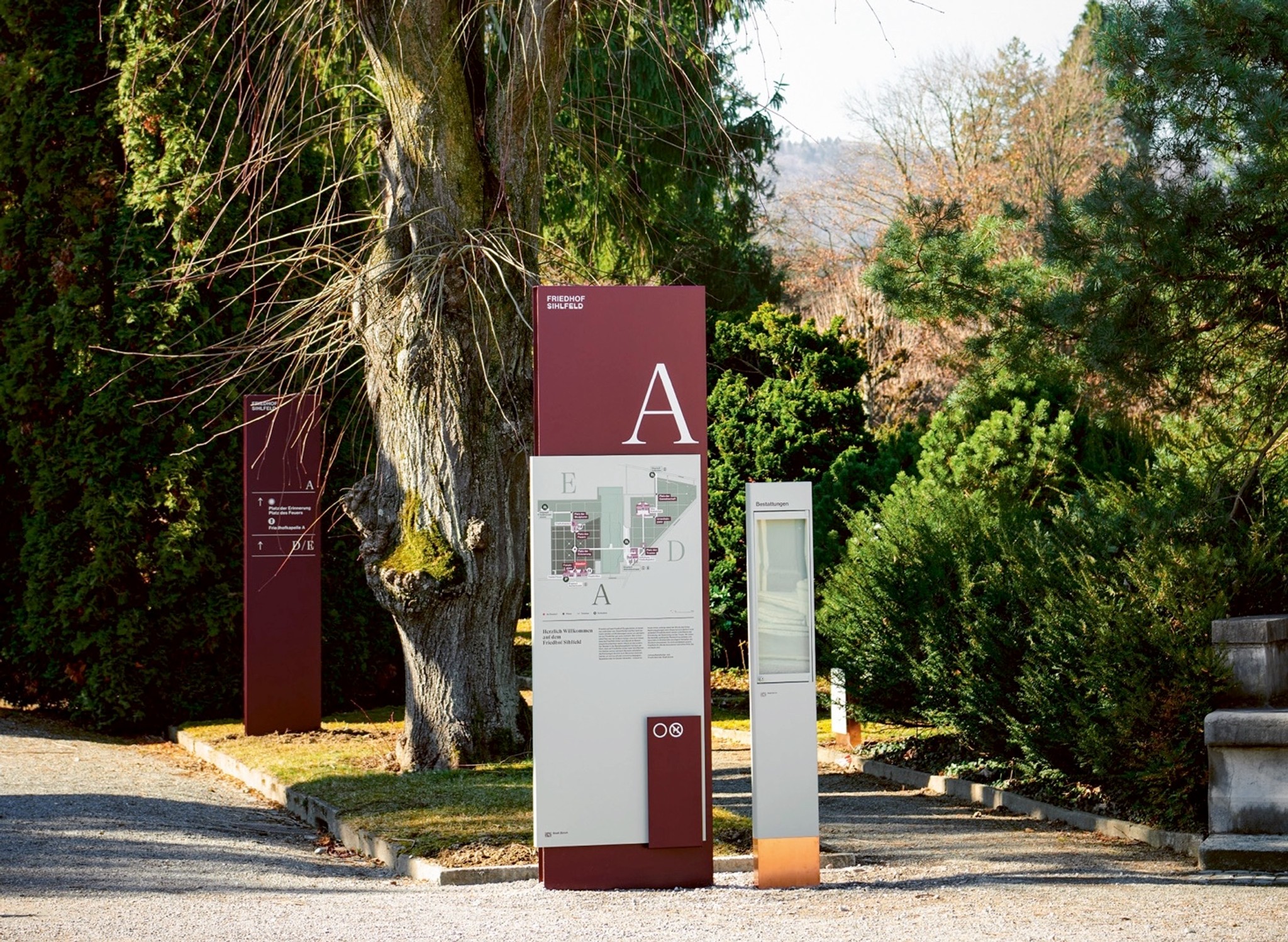 Derzeit läuft der Praxistext auf dem Friedhof Sihlfeld. Ab 2023 soll die Signaletik auf allen 19 städtischen Friedhöfen in Zürich zum Einsatz kommen.