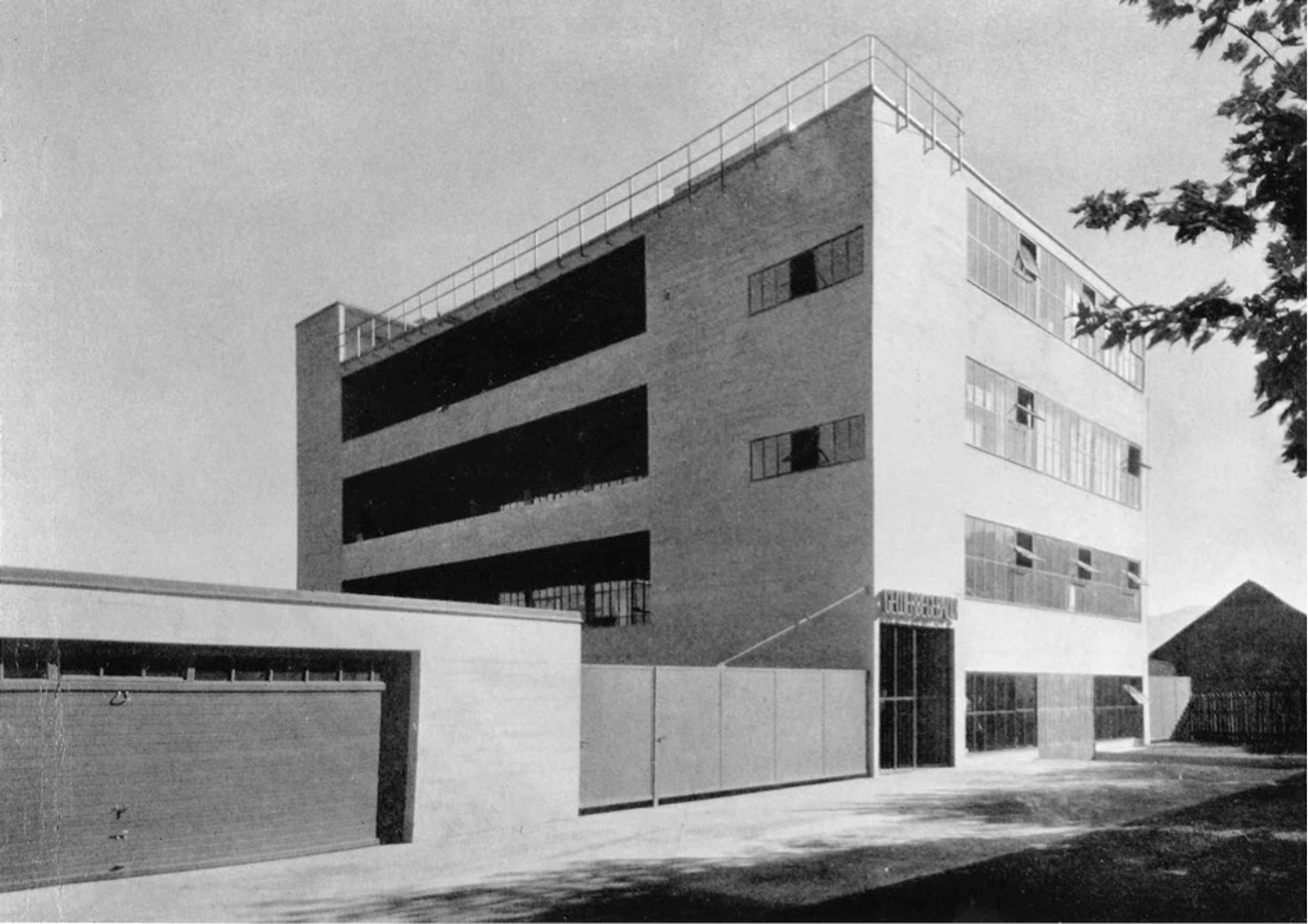 Das Gewerbegebäude von Carl Mossdorf aus dem Jahr 1933 bleibt erhalten.