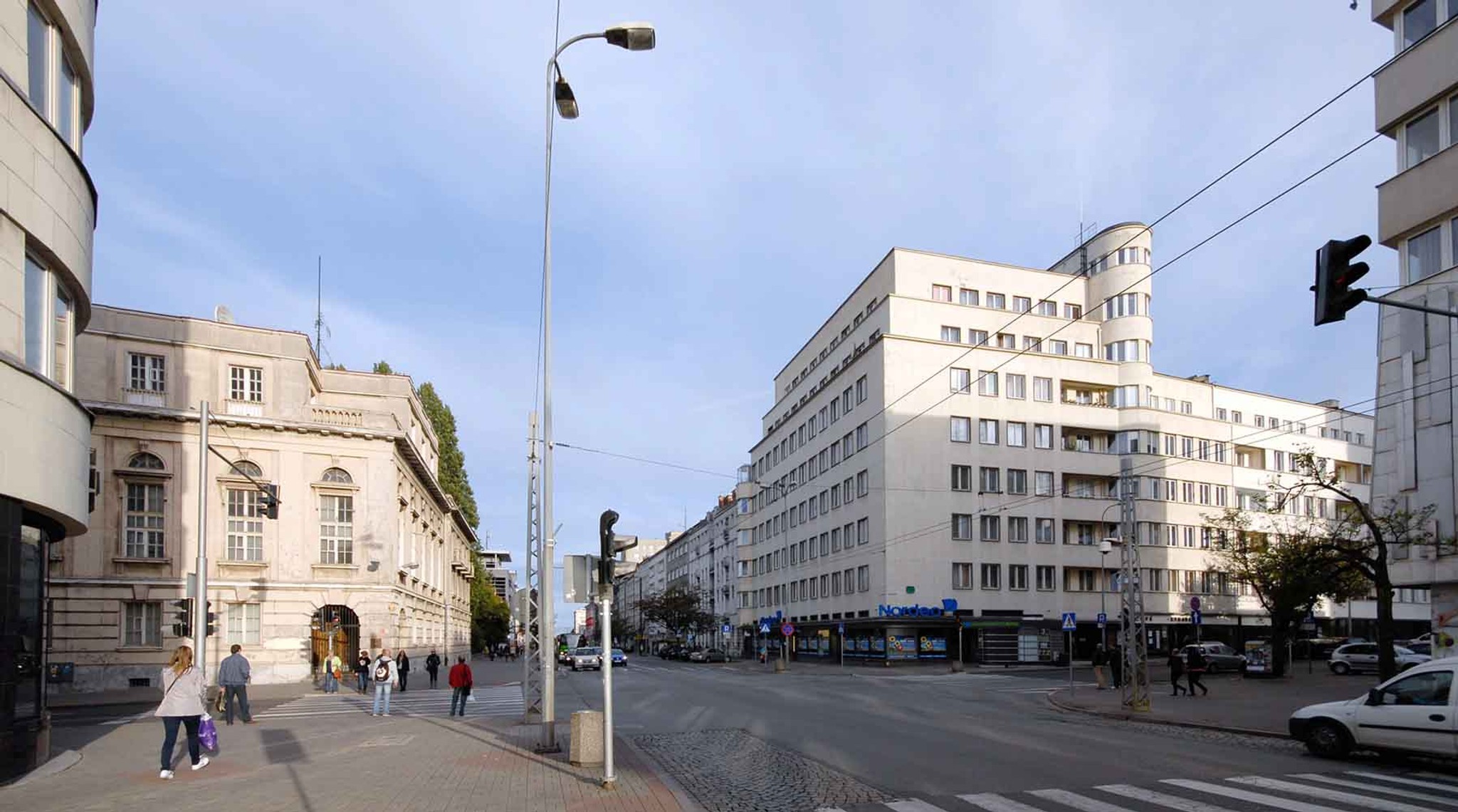 Die Strasse des 10. Februars ist eine der Hauptachsen der Stadt. (Foto 2012)