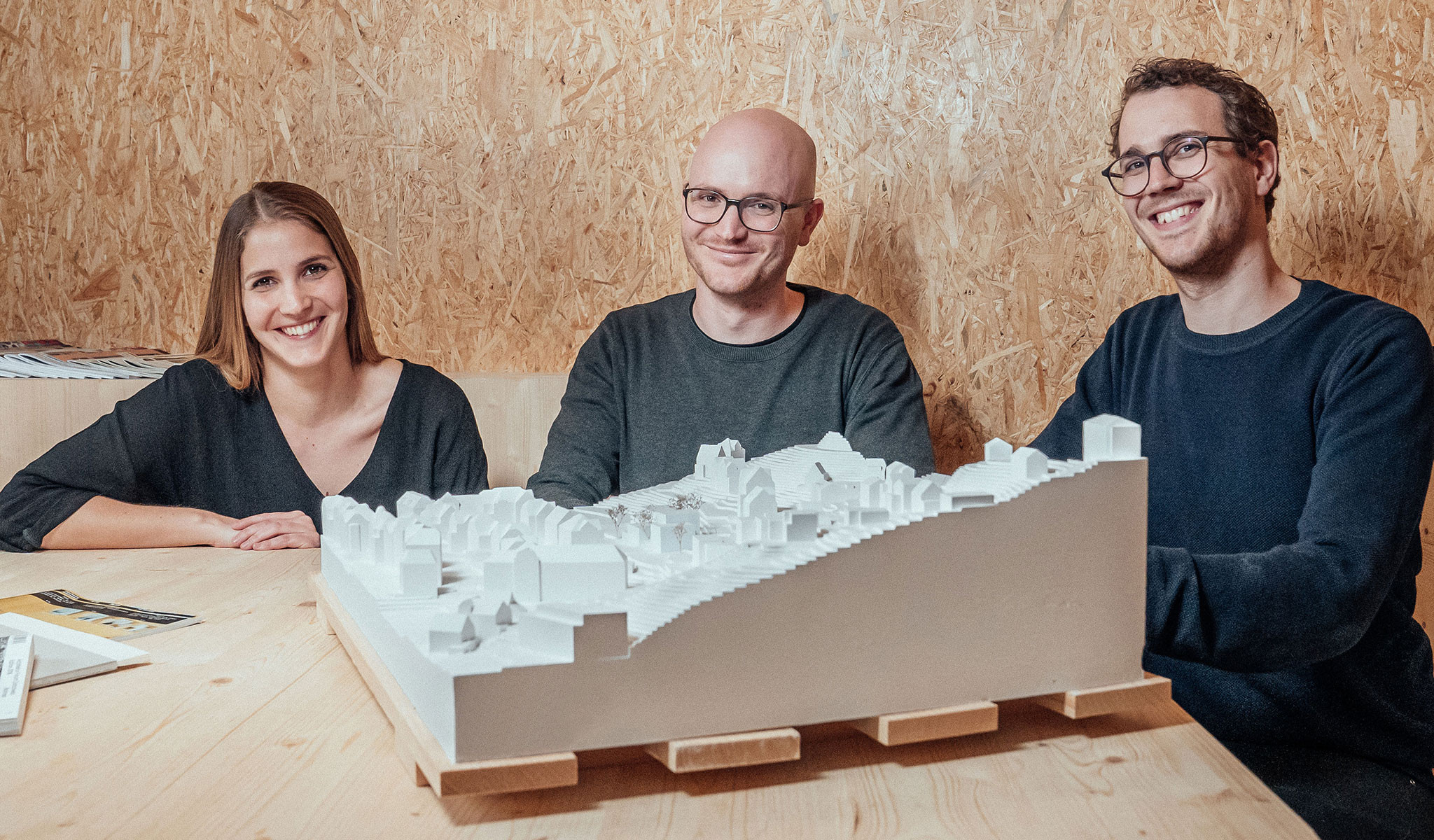 Die drei Geschwister Rahel, Samuel und Simon Wüst stehen hinter dem St. Galler Büro Wister Architekten. (Foto: Kollektiv Oskar)
