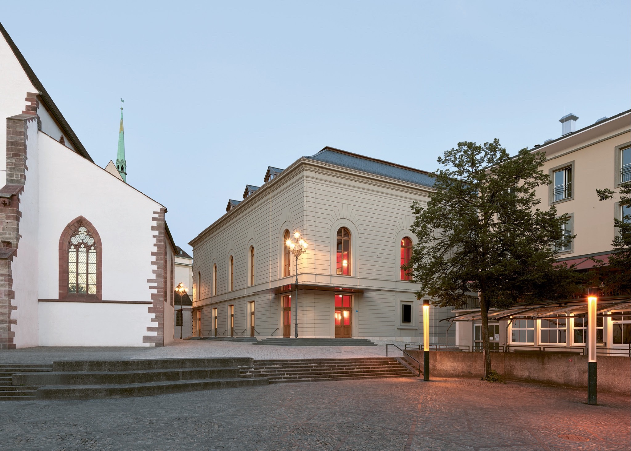 Eine geklonte Fassade am Barfüsserplatz. Dass sie aus Holz ist, sieht man erst von Nahem. (Foto: Roman Weyeneth)