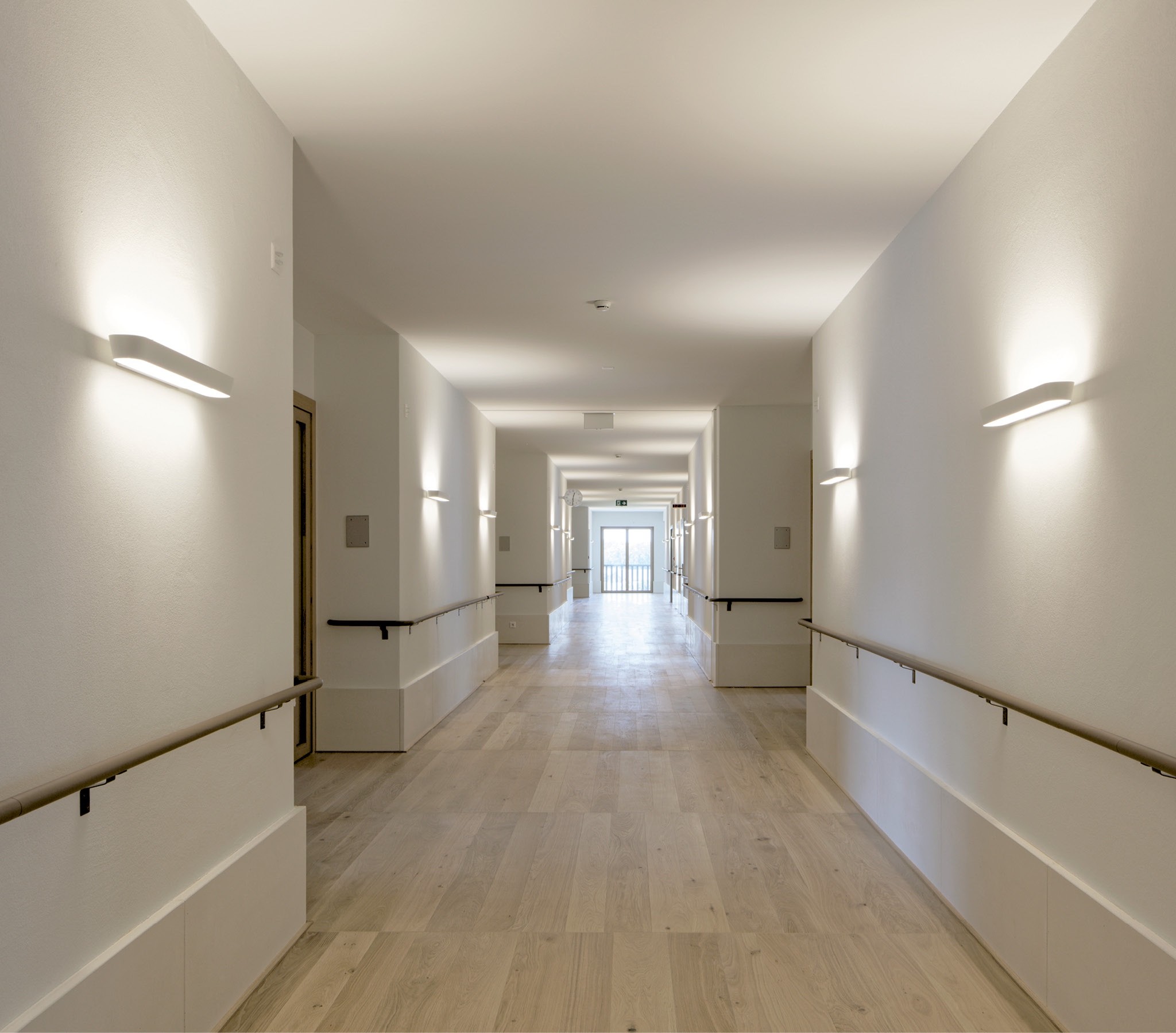 ‹Andar Care› beleuchtet die Gänge des Pflegeheims.