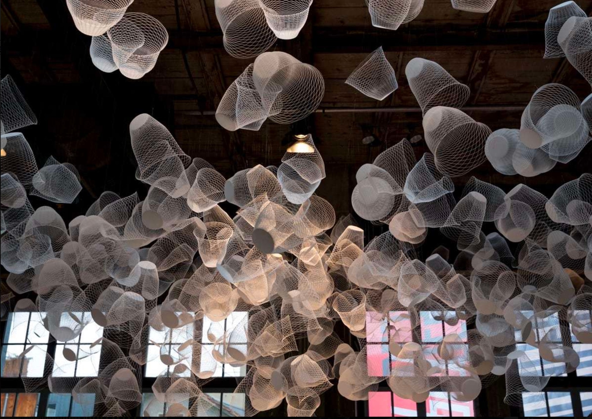 Aus der 17. Ausgabe: die Installation Kami No Kousakujo (Airvase) von Koichi Suzuno und Naoki Terada