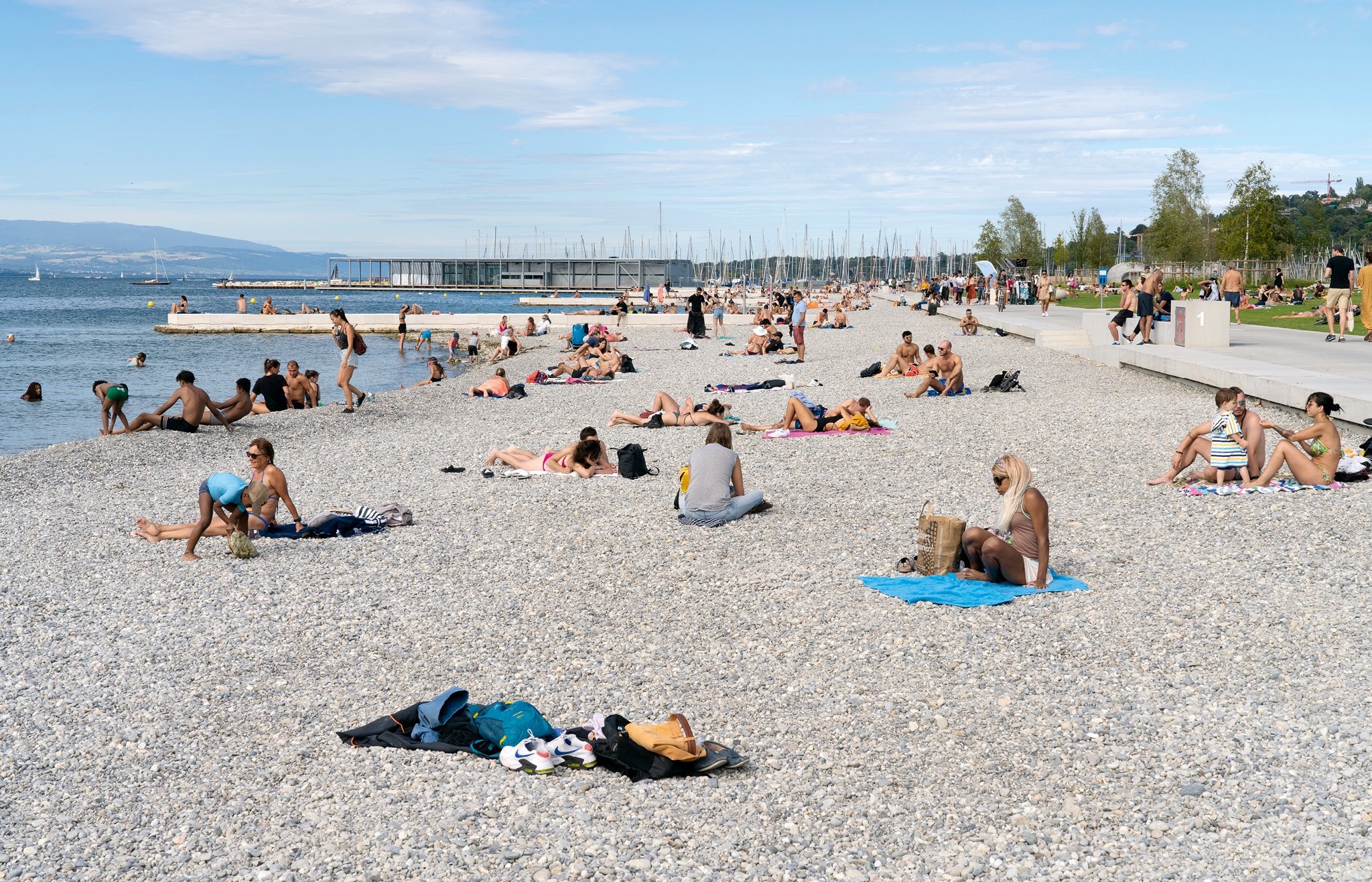 400 Meter Stadtstrand aus 100 000 Kubikmeter Aushubmaterial: Die Plage des Eaux-Vives ist die neue, aus dem See gewachsene Sommerattraktion Genfs.