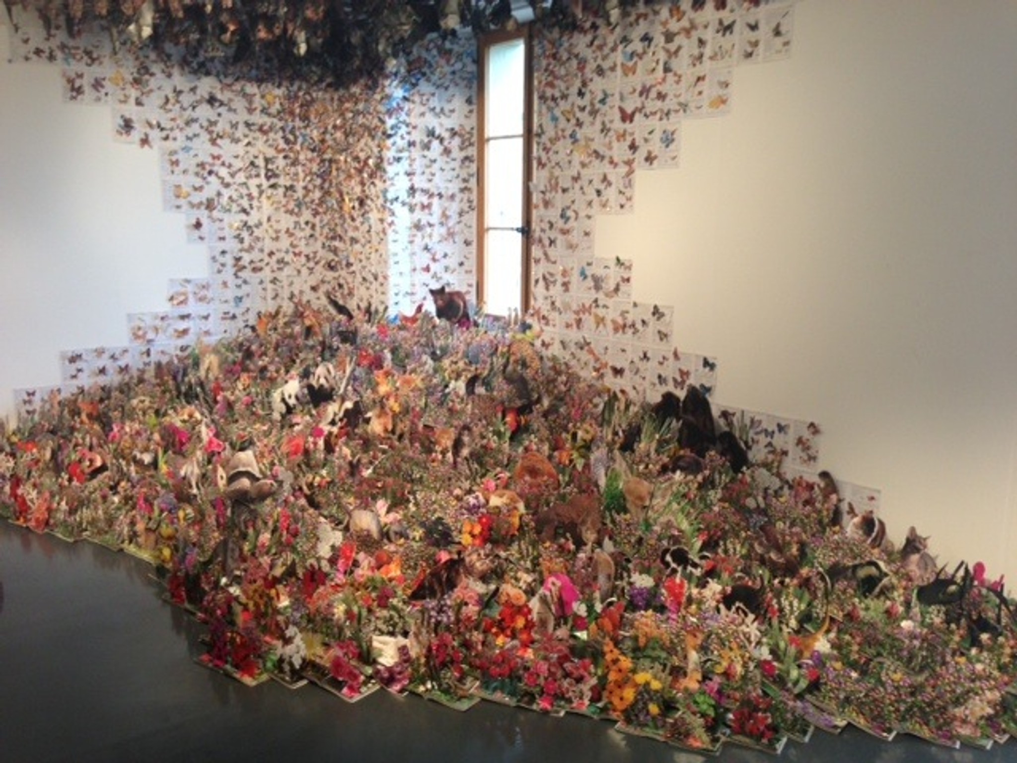 Die Pop-Up-Landschaft der italienischen Künstlerin Andrea Mastrovito.
