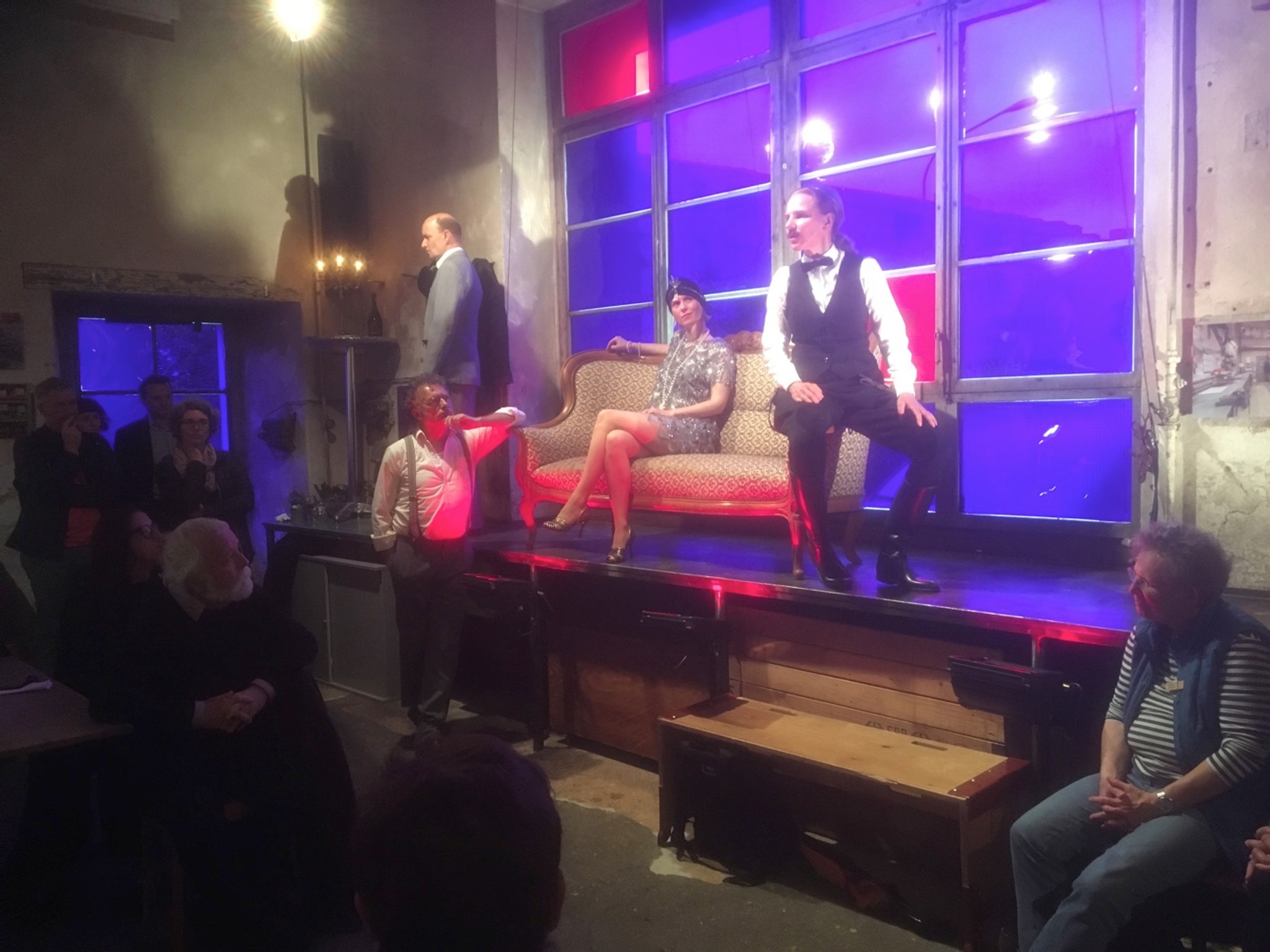 Alles in Allem – die Salonparty, aufgeführt an der Station «Zehntenhaus, Affoltern»