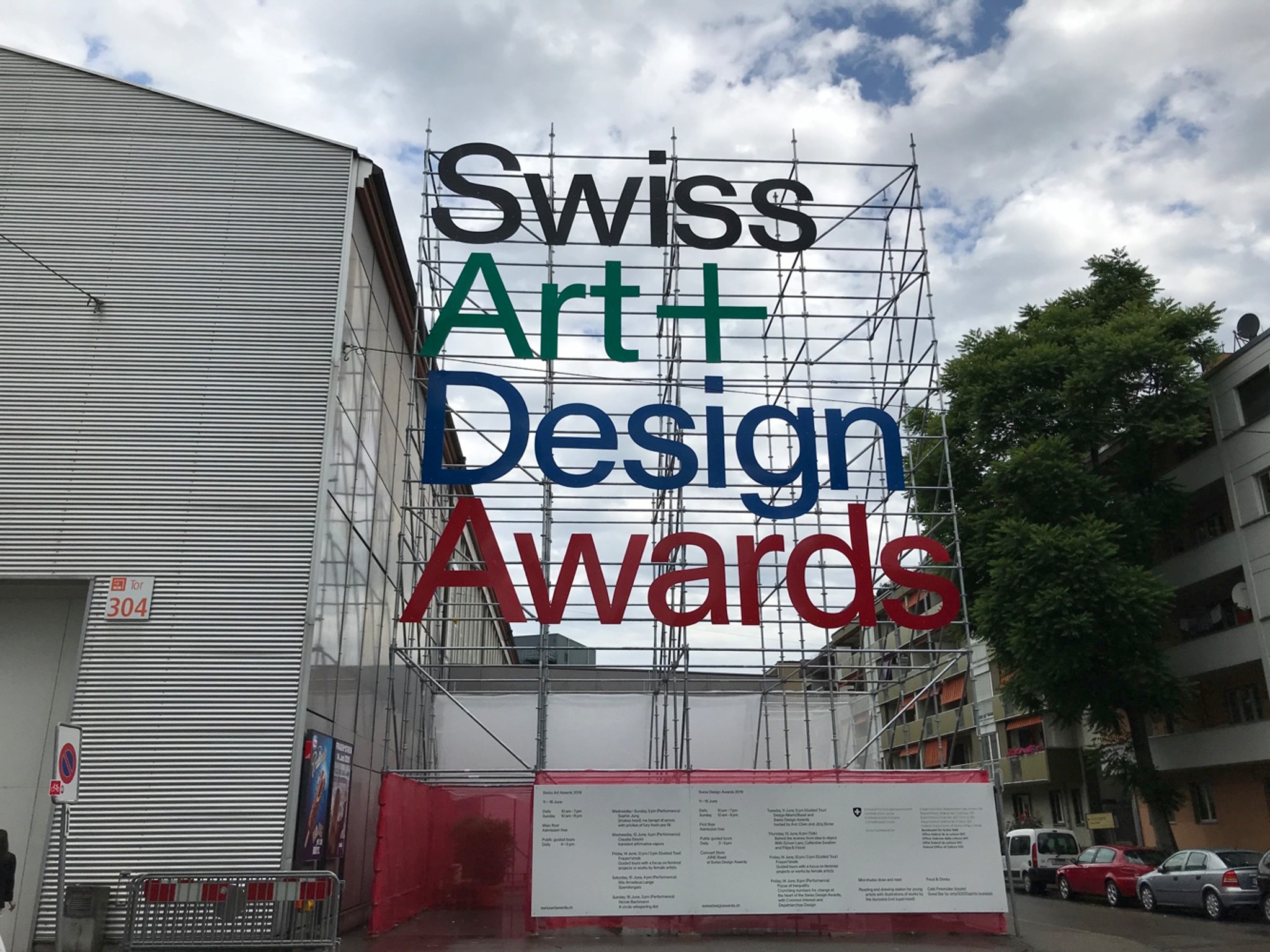 Die Austellung der Swiss Design Awards 2019 läuft noch bis zum 16. Juni. Die Awards werden heute, 11. Juni 2019 in der Halle 3 der Messe Basel verliehen.