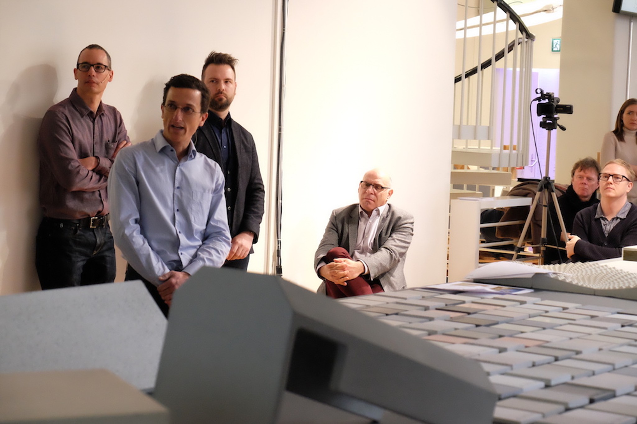 Der Brownbag-Lunch in der Schweizer Baumuster-Centrale war wieder gut besucht. Am letzten Donnerstag sprachen die beiden Architekten Alexander Furter und Jan Pircher (hinten) sowie Dirk Faget von Stahlton.