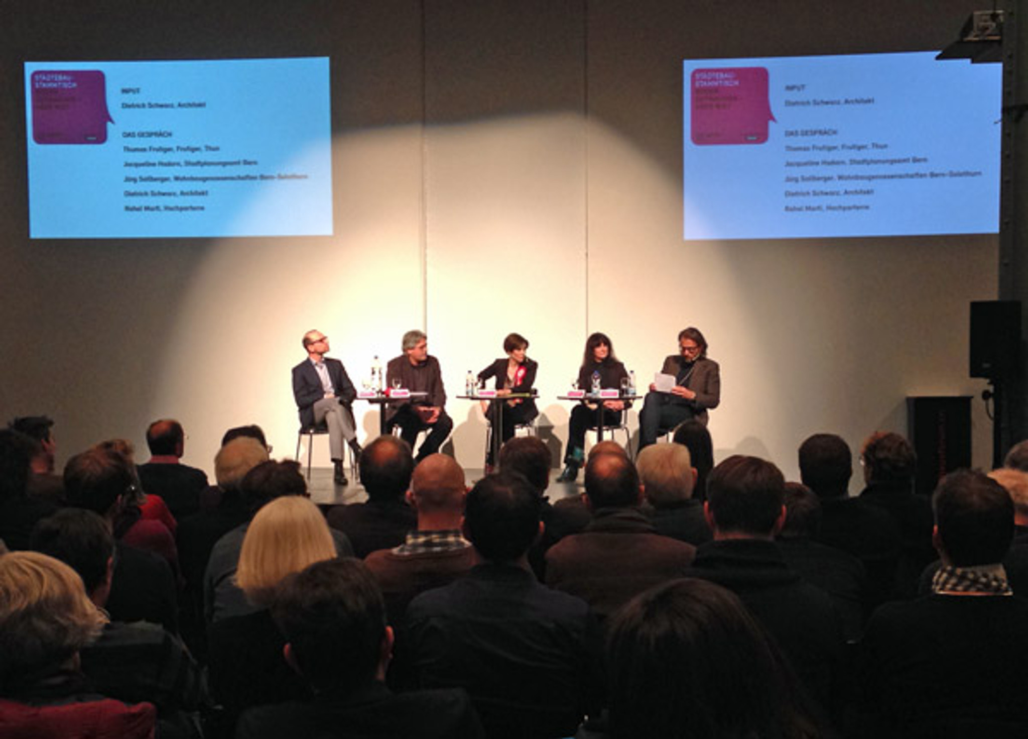 Thomas Frutiger, Jürg Sollberger, Rahel Marti, Jacqueline Hadorn und Dietrich Schwarz diskutieren über Berns Zukunft.