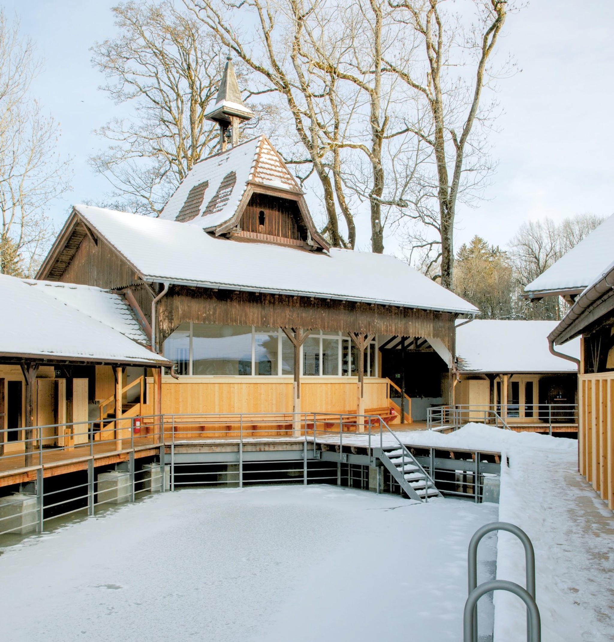 Im Sommer ist die Weiere-Sauna in St. Gallen ein Frauenbad.