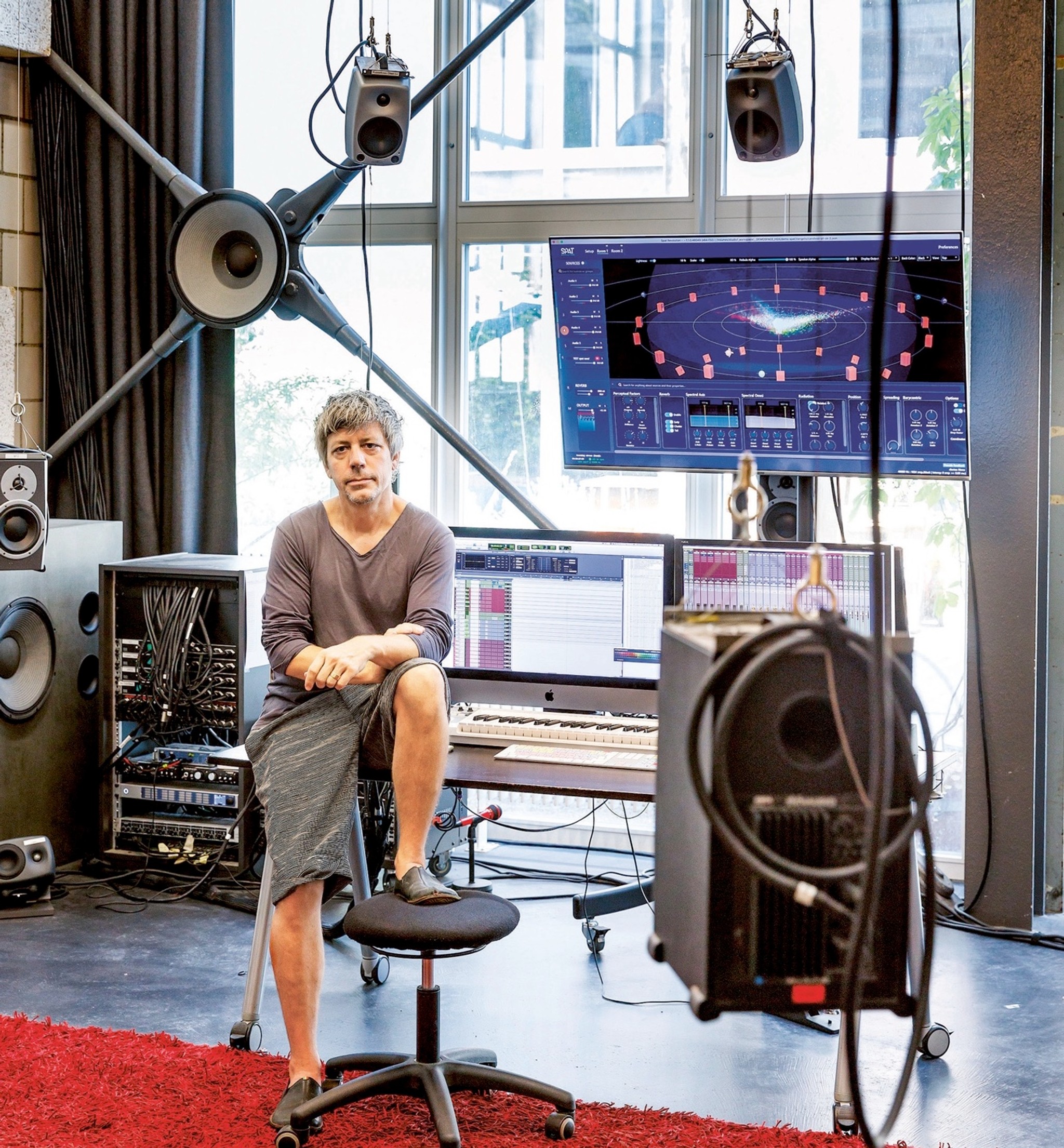 Er arbeitet an der Schnittstelle zwischen Akustik, Architektur, Design und Technik: Klangszenograf Ramon De Marco in seinem Basler Atelier.