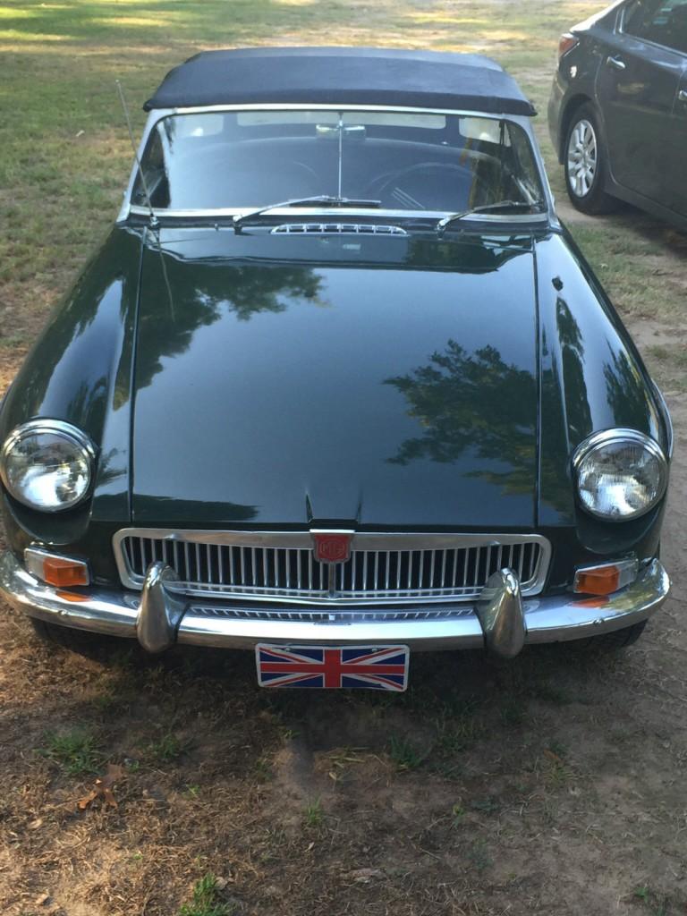1966 MG MGB Roadster in British Racing Green