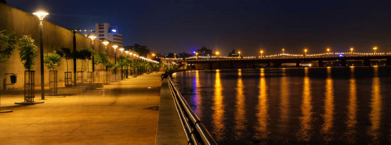 late night food delivery in ahmedabad- cover image