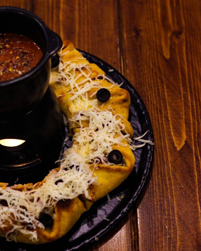Cuppucino Cafe, Sindhu Bhavan Road - A New Place With New Delicacies. 4 pizza fondue| cupucino cafe| summer thrills| cafe| pzza| fusion food