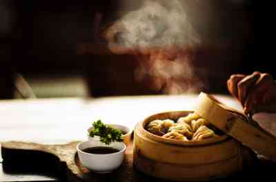 7 Best Places To Eat Chicken And Its Varieties 3 Momoman| momos| chciken momos| pan fried momos