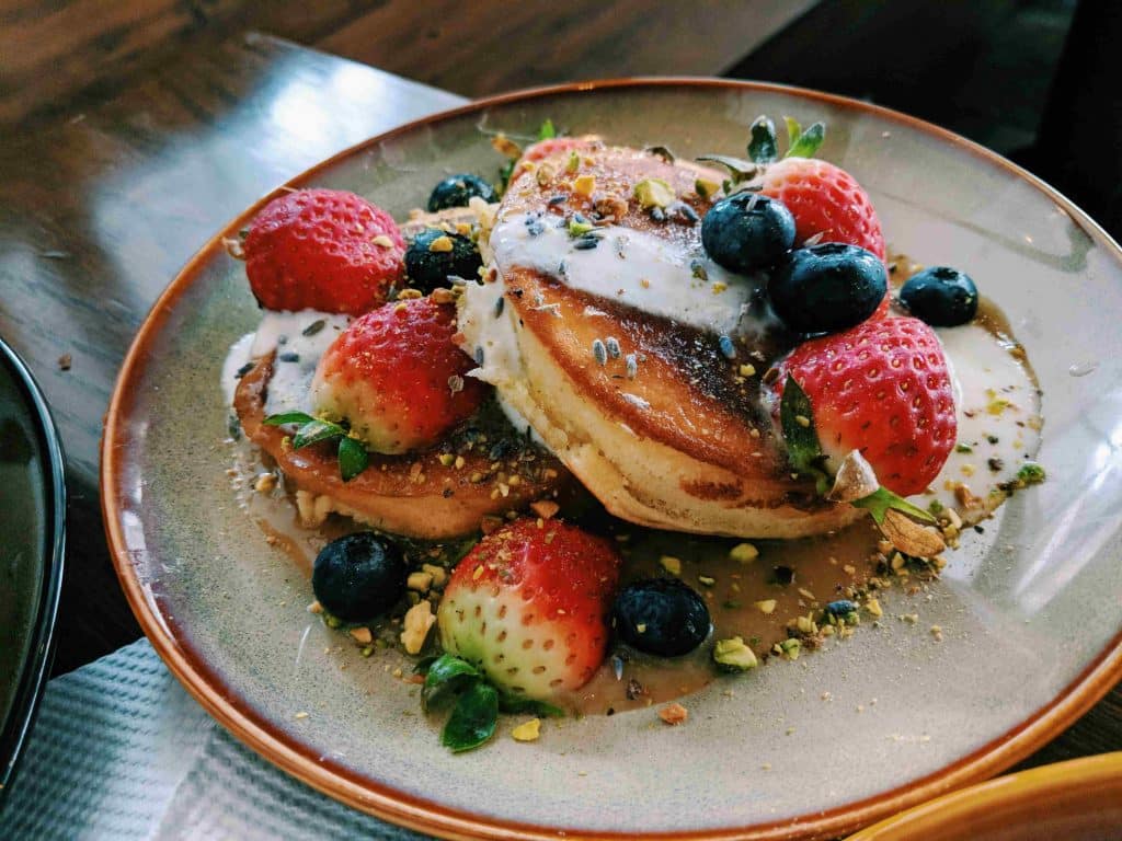 5 Cafes and Restaurants For Fancy Breakfast in Ahmedabad 1 Fancy Breakfast Places| Feature Image