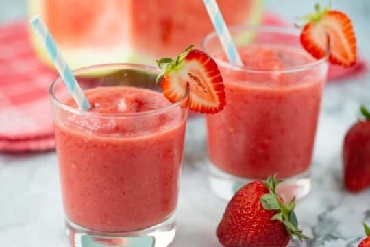 6 DIY Dishes You Can Easily Make With Fruits 4 DIY dishes with fruits| Watermelon strawberry smoothie