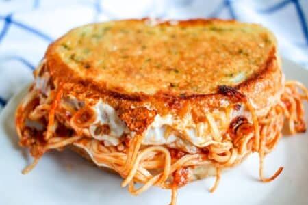 8 Fusion Dishes That'll Make You Drool Right Away 2 Unique food platters| Spaghetti sandwich