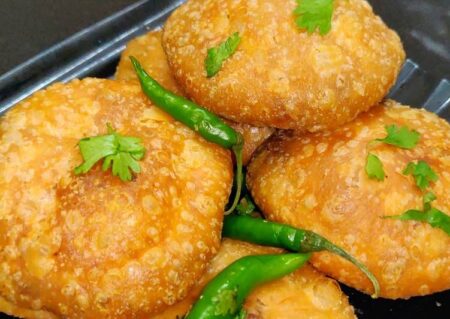 Where To Travel In India For The Best Food 5 Best food dishes| Pyaaz ki kachori