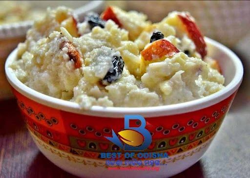 18 Must Try Rath Yatra Foods : Traditional Odia Festival Foods For Lord Jagannath 9 Makara Chaula, a traditional Odia sweet dish made with rice, coconut, jaggery, and spices, typically served on Makar Sankranti.