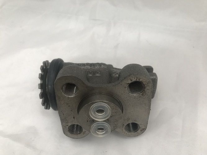 WHEEL CYLINDER , FRONT