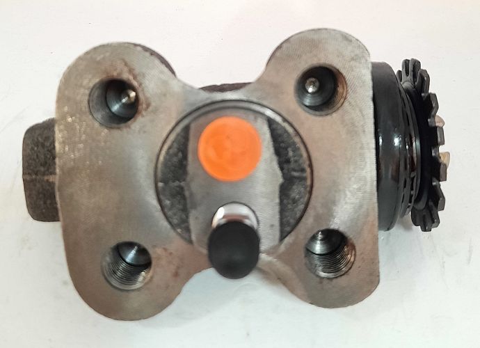 CYLINDER,WHEEL RH FRONT