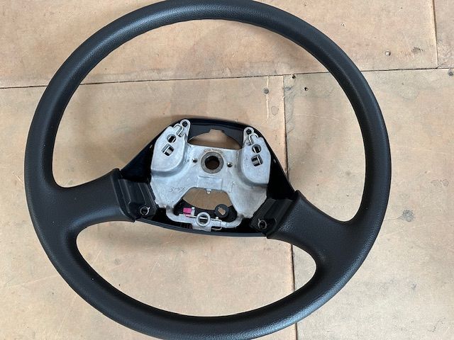 STEERING WHEEL ASSEMBLY