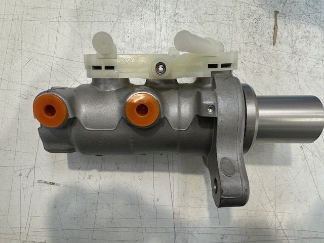 BRAKE MASTER CYLINDER