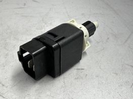 SWITCH - ON CLUTCH PEDAL