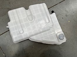 WASHER BOTTLE C/W MOTOR