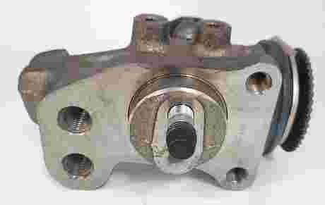 CYLINDER,WHEEL LH FRONT