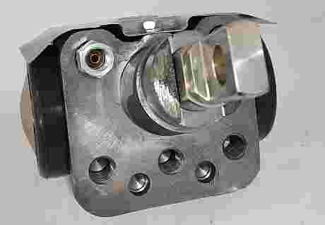CYLINDER,WHEEL RH REAR