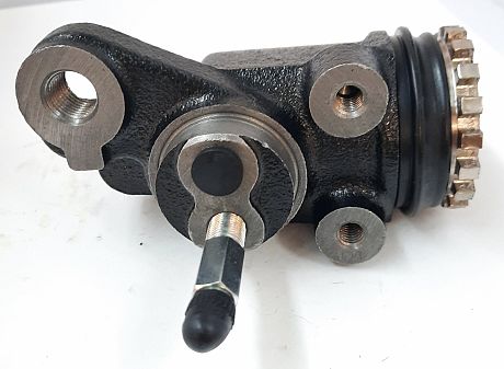 CYLINDER,WHEEL FRONT R/H  HINO FORD 