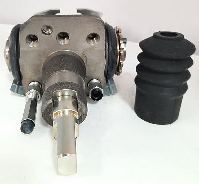 CYLINDER,WHEEL RH REAR