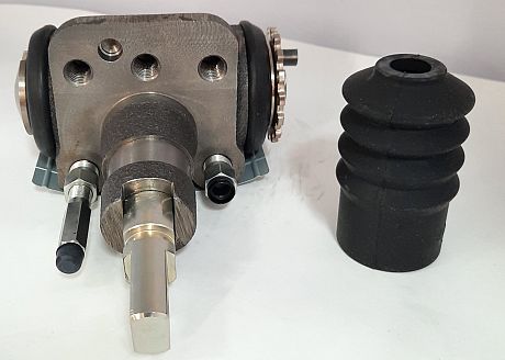 CYLINDER,WHEEL RH REAR