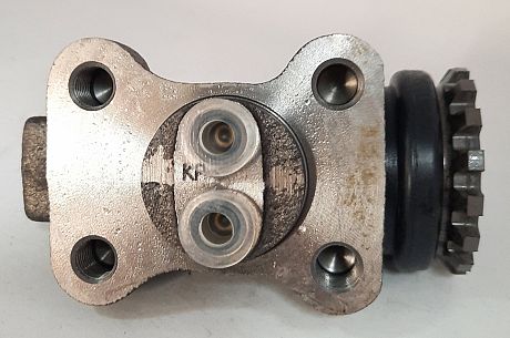 CYLINDER,WHEEL RH FRONT