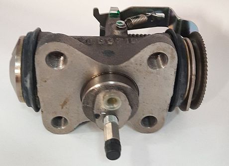 CYLINDER,WHEEL RH REAR