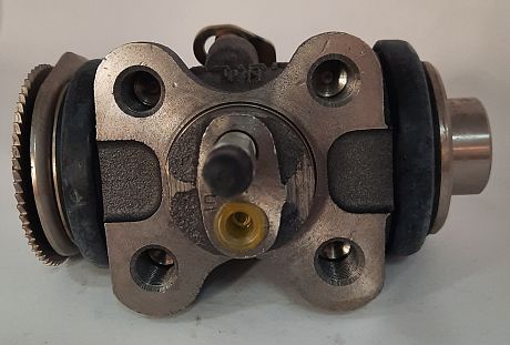 CYLINDER,WHEEL RH REAR