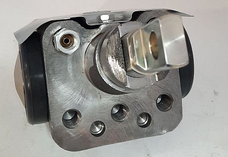 CYLINDER,WHEEL RH REAR
