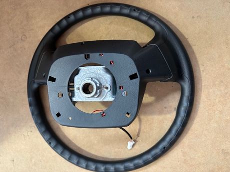 STEERING WHEEL ASSEMBLY