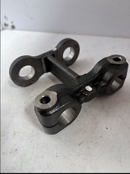 FRONT SWINGING SHACKLE