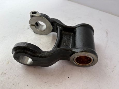 REAR SWINGING SHACKLE