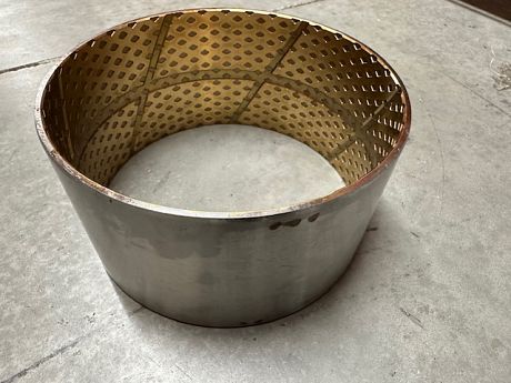 REAR TRUNNION THRUST WASHER