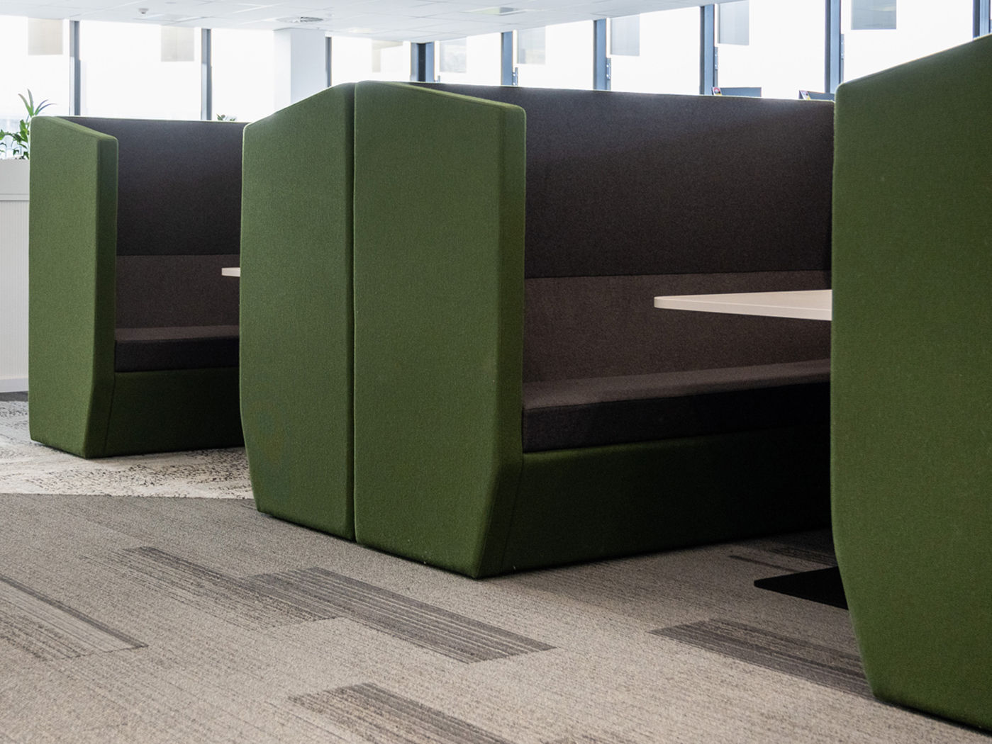 Huddle collaborative booths – flexible meeting spaces | Vidak