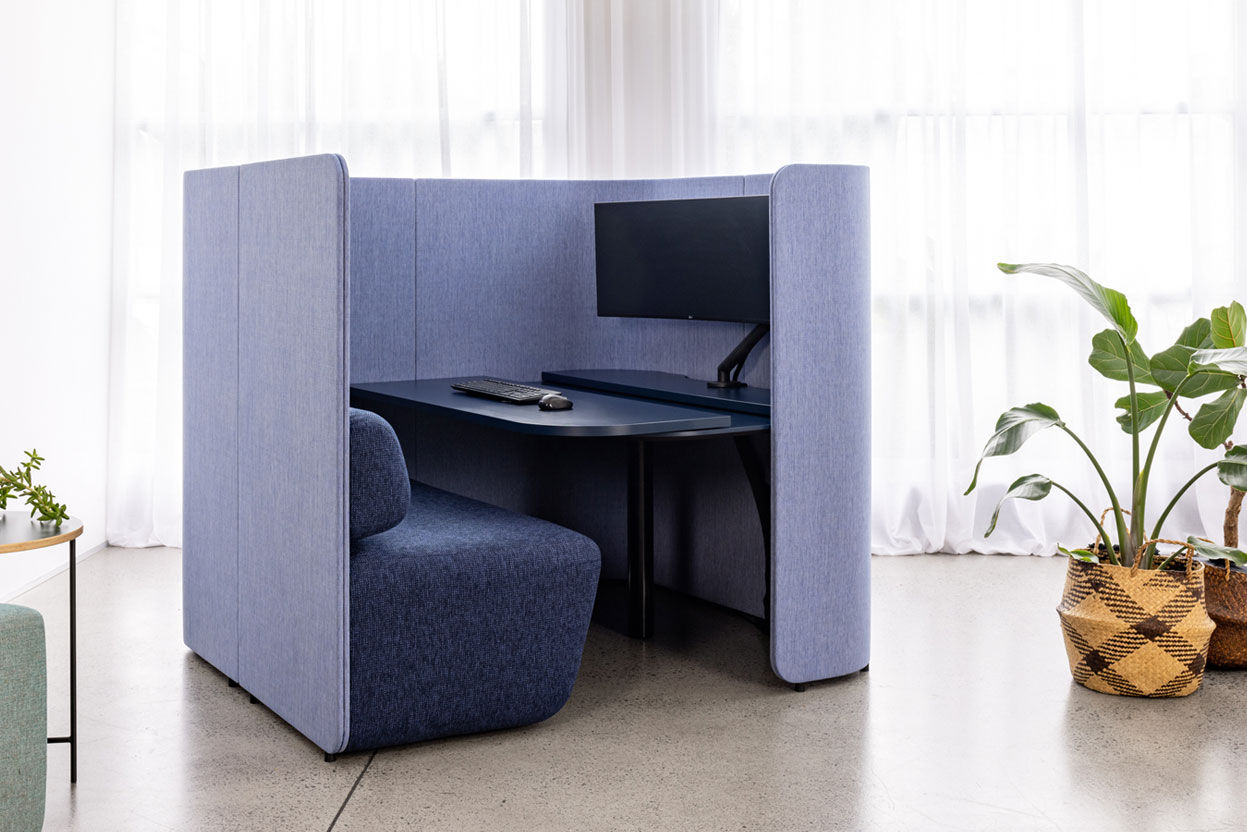 Retreat Mini Booth – compact focus booth | Vidak