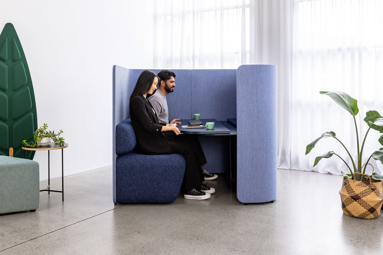 Retreat Mini Booth – compact focus booth | Vidak