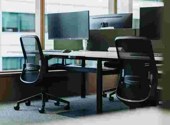 Q5 task chair – ergonomic office seating | Vidak
