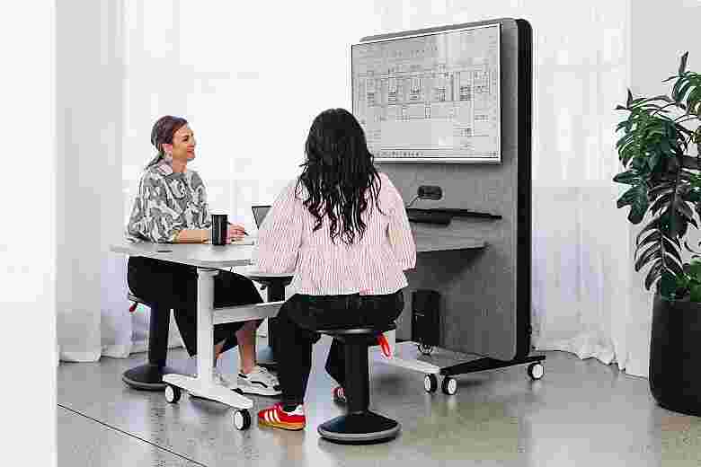 Aerial Move – cordless height-adjustable flip table | Vidak